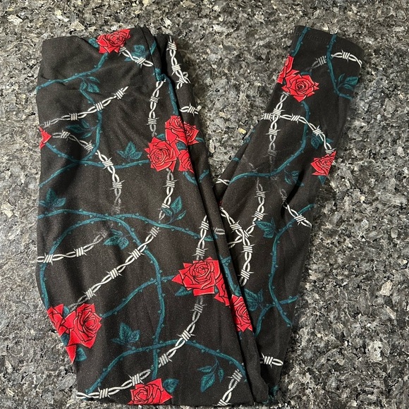LuLaRoe Rock of Love Black w/ Red Rose & Barbed Wire Leggings One Size O/S OS - Picture 3 of 10